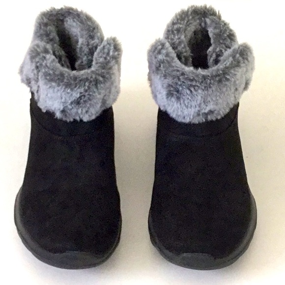 Skechers Black Ankle Booties with Soft Gray Trim - Picture 1 of 7